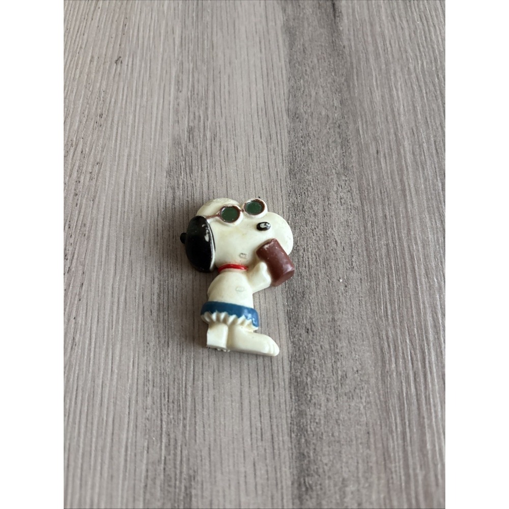 Vintage Snoppy Drinking w/ Sunglasses Plastic Magnet Broken Foot 2"